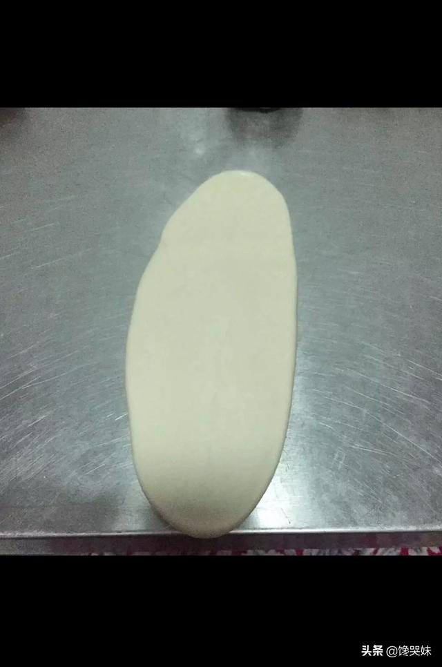 蛋黄酥制作视频方法
:蛋黄酥怎么做形状才会完整？  第4张