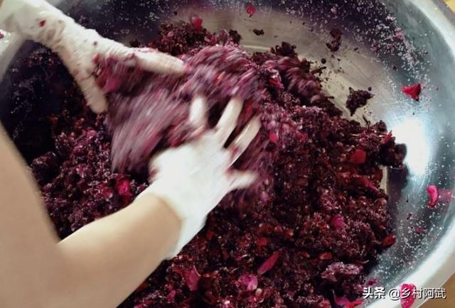 玫瑰花手工制作视频
:玫瑰花酱怎么制作？  第2张
