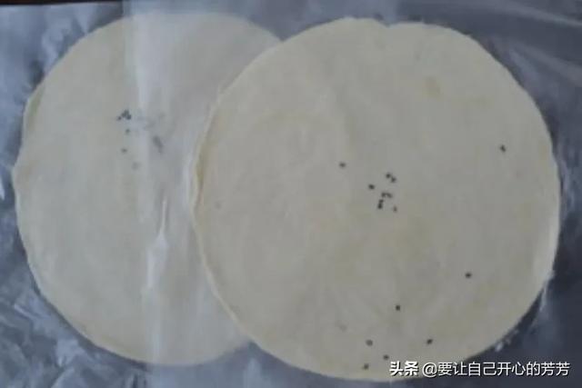 手抓饼制作视频
:手抓饼饼胚的做法？  第2张