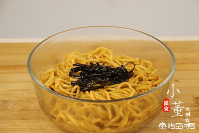 葱油面制作视频
:怎么做出最正宗的葱油拌面？  第6张