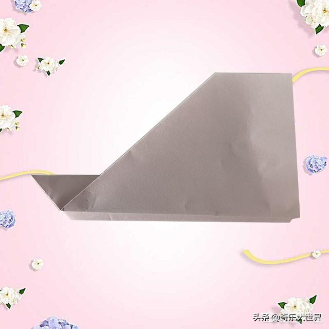 儿童纸飞机制作方法视频
:纸飞机永远是儿时最纯真的童趣，叠纸飞机的方法有很多种，但怎么折纸飞机才能让它飞的更高更远呢？  第1张