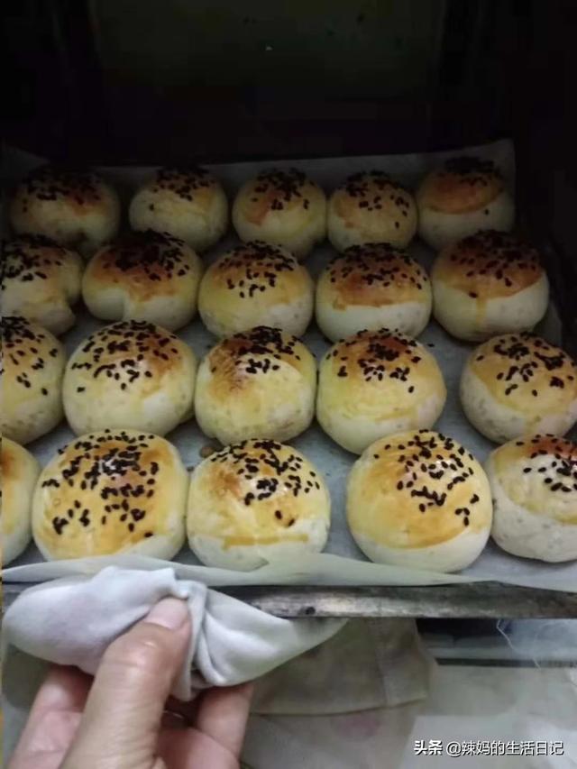 鸡蛋酥的制作方法视频
:蛋黄酥里的蛋黄是鸡蛋黄吗？怎么做好吃？  第3张