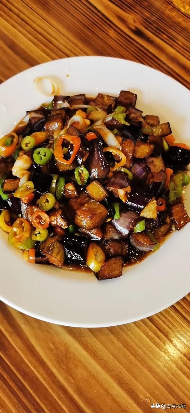 茄子炒肉的做法视频
:茄子炒肉怎么做才好吃啊，我怎么做都不好吃怎么办？  第2张