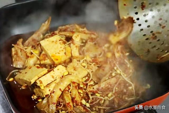 美蛙做法视频
:美蛙鱼头怎么加麻加辣？  第8张