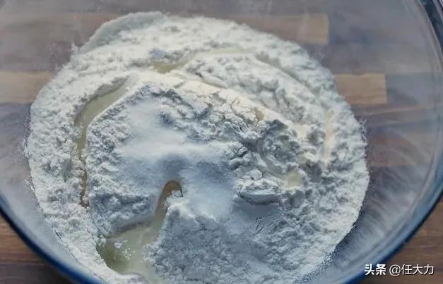 彩色油条做法视频
:怎样使油条炸的金黄透亮颜色好看？  第1张