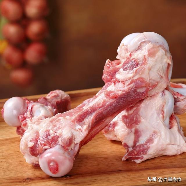 东北酱大骨头的正宗做法视频
:酱棒骨怎么做？  第3张