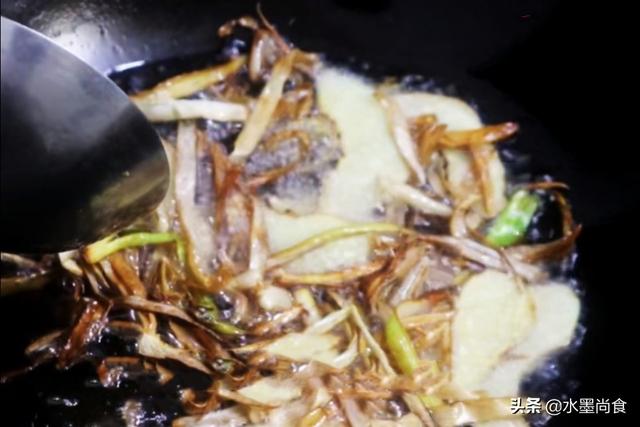 东北酱大骨头的正宗做法视频
:酱棒骨怎么做？  第5张
