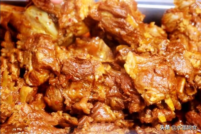 东北酱大骨头的正宗做法视频
:酱棒骨怎么做？  第14张