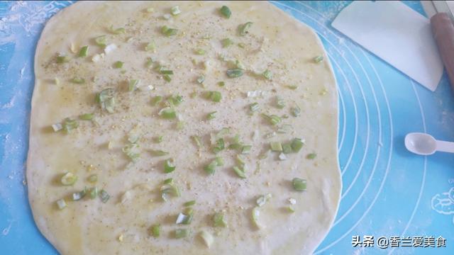 葱花饼的做法视频
:葱花饼怎样做好吃？  第4张