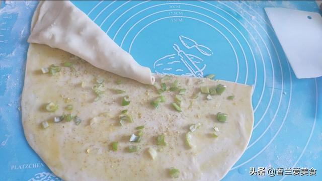 葱花饼的做法视频
:葱花饼怎样做好吃？  第5张