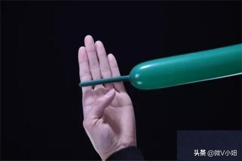 气球玫瑰花的做法视频
:气球玫瑰花造型教程？  第33张