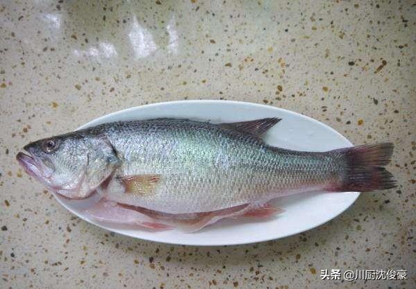 家常清蒸鲈鱼的做法视频
:怎么做清蒸鱼肉最好吃？  第4张