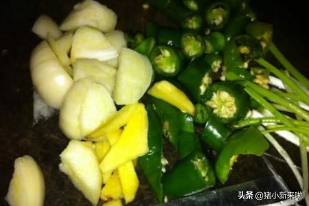 炒酸菜的做法视频
:家常炒酸菜怎么做？  第4张