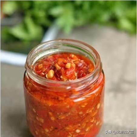 家庭版自制辣椒酱视频
:在家里怎样制作辣椒酱呢？  第1张