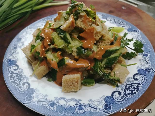 凉拌黄瓜的正确做法视频
:怎样凉拌黄瓜，需要用到哪些调料？  第2张