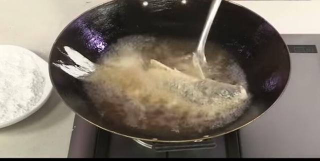 糖醋鲤鱼的做法视频
:糖醋鲤鱼怎么做好吃？  第2张