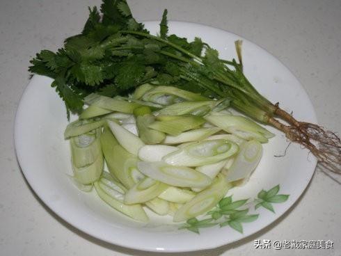 大肠锅仔做法视频
:肥肠锅仔饭店的做法？  第3张