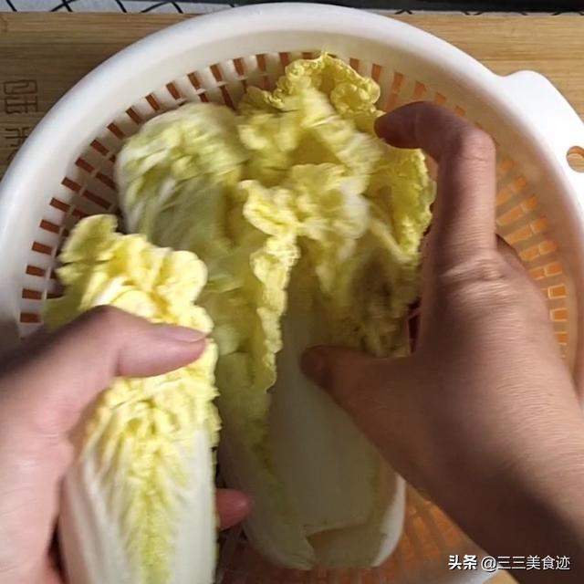 干烧娃娃菜的做法视频
:给你一颗娃娃菜，你打算做个什么菜呢？  第3张