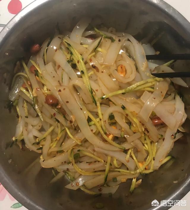 土豆盒子的做法视频
:土豆凉粉的做法是什么？  第3张