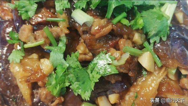 油淋茄子的做法视频
:红烧茄子好油啊，怎么做少油还好吃呢？  第1张