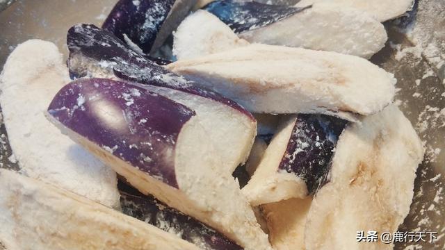 油淋茄子的做法视频
:红烧茄子好油啊，怎么做少油还好吃呢？  第3张