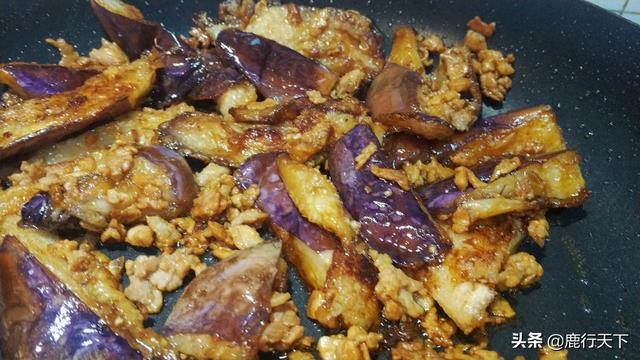 油淋茄子的做法视频
:红烧茄子好油啊，怎么做少油还好吃呢？  第4张