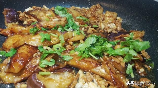 油淋茄子的做法视频
:红烧茄子好油啊，怎么做少油还好吃呢？  第7张