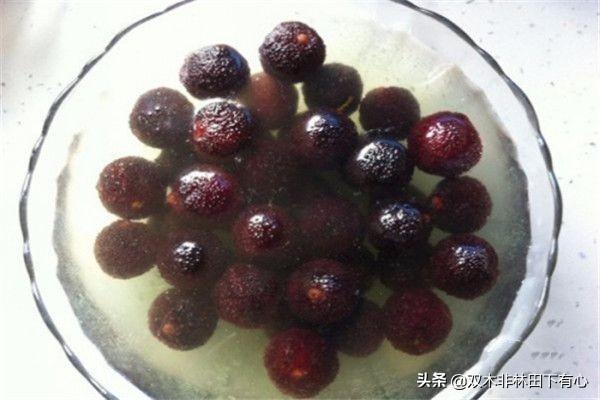冰杨梅的做法视频
:冰镇杨梅汤做法？  第2张