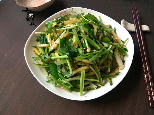 老虎菜的做法视频
:哈尔滨的老虎菜是怎么做的？  第1张