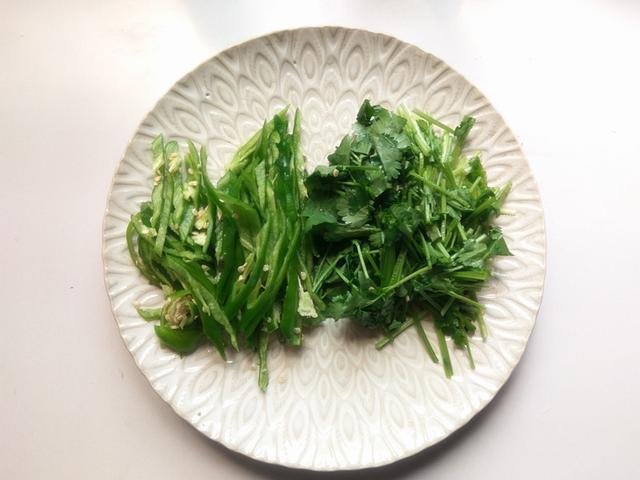 老虎菜的做法视频
:哈尔滨的老虎菜是怎么做的？  第4张