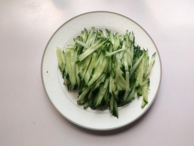 老虎菜的做法视频
:哈尔滨的老虎菜是怎么做的？  第5张