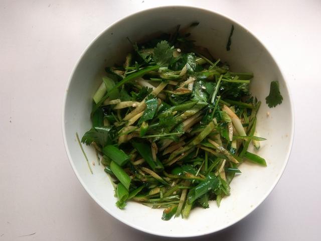 老虎菜的做法视频
:哈尔滨的老虎菜是怎么做的？  第7张