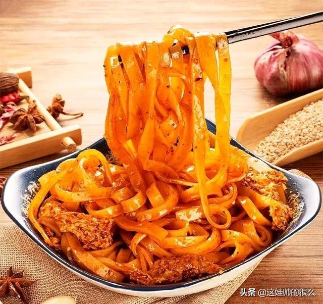 炒擀面皮的做法视频
:宝鸡岐山擀面皮是怎么做的？  第1张