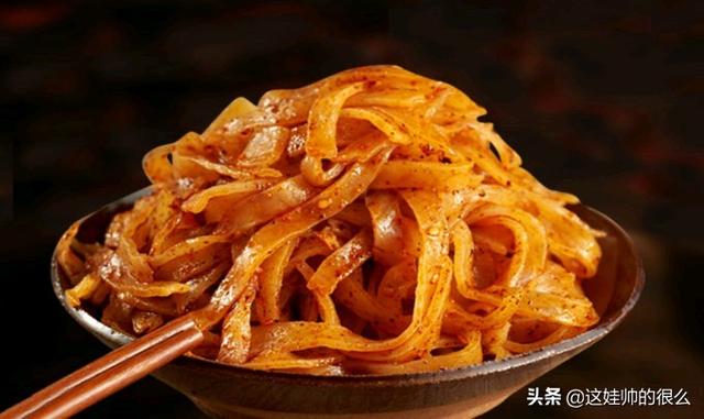 炒擀面皮的做法视频
:宝鸡岐山擀面皮是怎么做的？  第2张