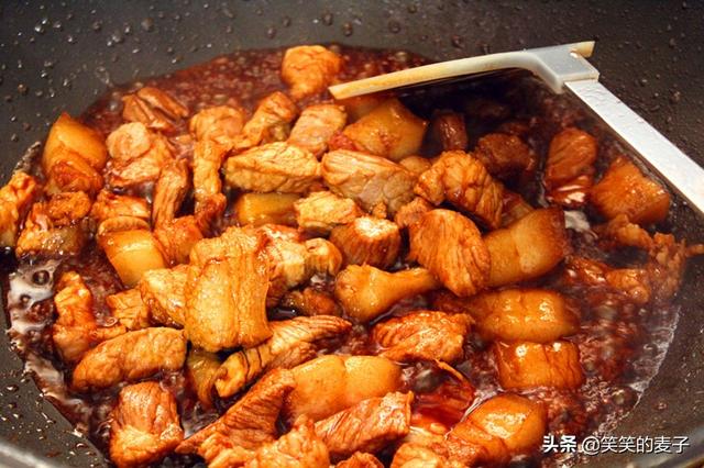 红烧肉简单做法视频
:板栗红烧肉的制作过程是怎样的？  第4张