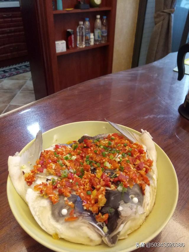 剁椒鱼做法视频
:剁椒蒸鱼的做法是怎样的？  第1张