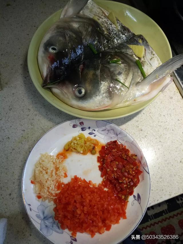 剁椒鱼做法视频
:剁椒蒸鱼的做法是怎样的？  第2张