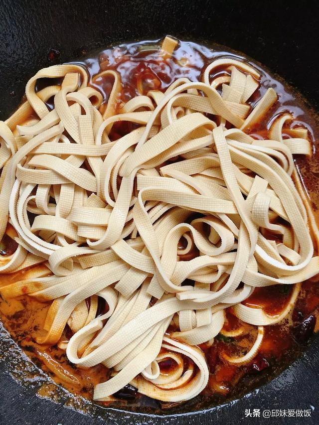 拌干豆腐做法视频
:凉拌豆腐、豆腐皮怎么做才好吃？  第8张