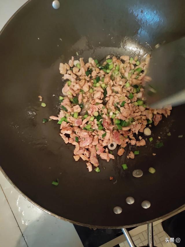 生炒糯米饭的正宗做法视频
:湖南糯米饭怎么做？  第4张
