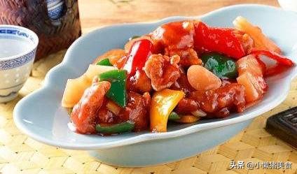 拔丝菠萝的做法视频
:菠萝咕咾肉的简单做法是怎样的？  第1张