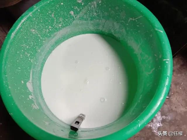 广西扁粉做法视频
:有谁知道广西卷筒粉怎么做？  第1张