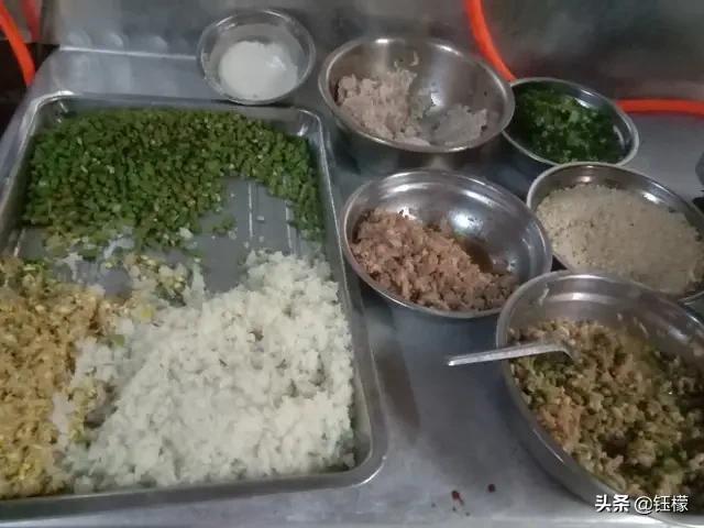 广西扁粉做法视频
:有谁知道广西卷筒粉怎么做？  第2张