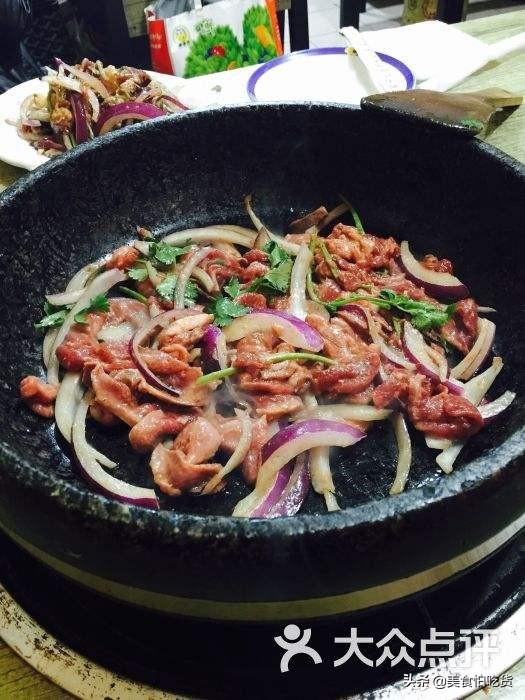 石头烤肉做法视频
:石锅烤肉做法有哪些，懂的都可以说说？  第1张