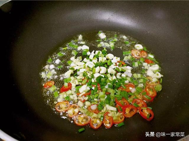 红烧鲫鱼做法视频教程
:红烧鲫鱼怎么做？  第5张