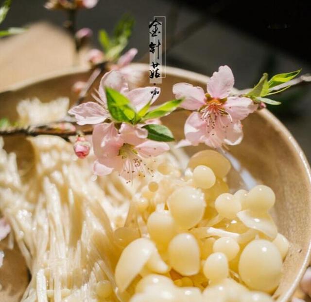 的做法视频
:金针菇都有哪些美味的做法？  第1张