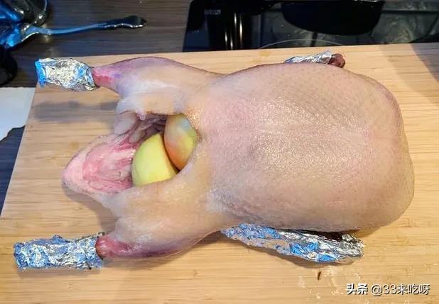 北京烤鸭的做法视频
:北京烤鸭怎么做不油腻？  第2张