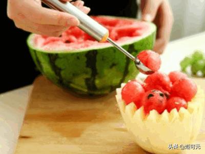 果盘做法大全视频教程全集
:如何切5种不同的西瓜果盘？  第2张