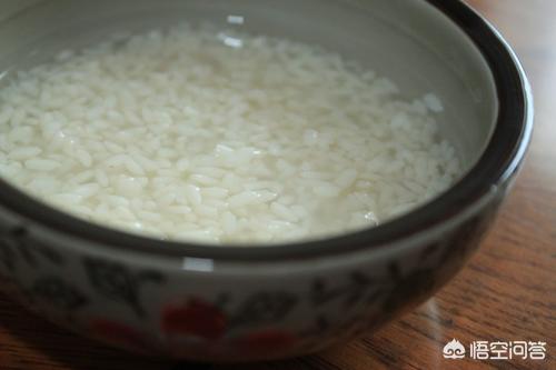 福建糯米红酒做法视频
:教你4种自制糯米酒的方法？  第2张