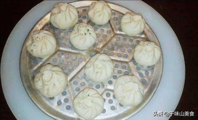 包子的做法视频教程
:在家发面都要好几个小时，包子铺都是怎么做的？  第8张