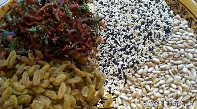 月饼的做法视频
:月饼是什么食材制作的？  第3张